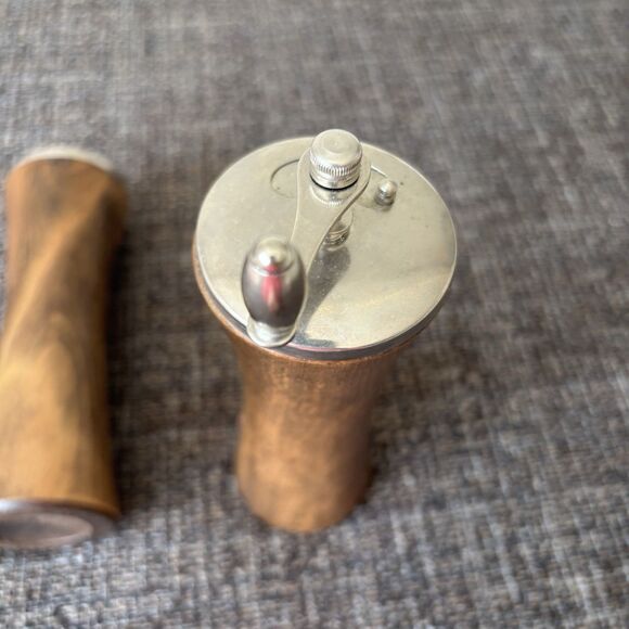 UNBRANDED Vintage MCM Mid Century Wood Salt Pepper Shakers Grinder 6.5” Japan - Picture 6 of 8